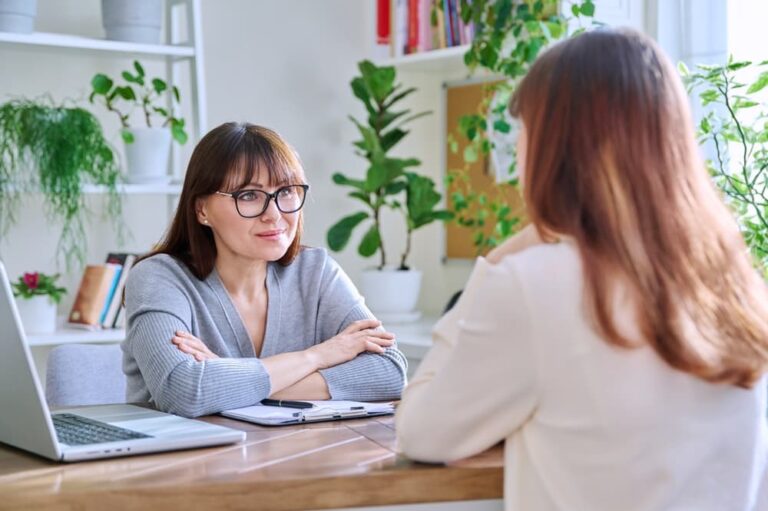 Counseling vs. Social Work: What’s the Difference Between the Two