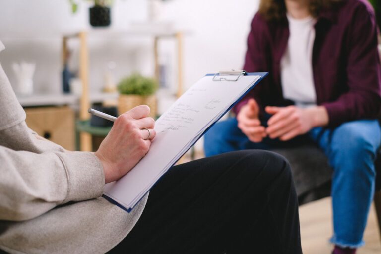 How to Become a Therapist in California: Steps and Tips