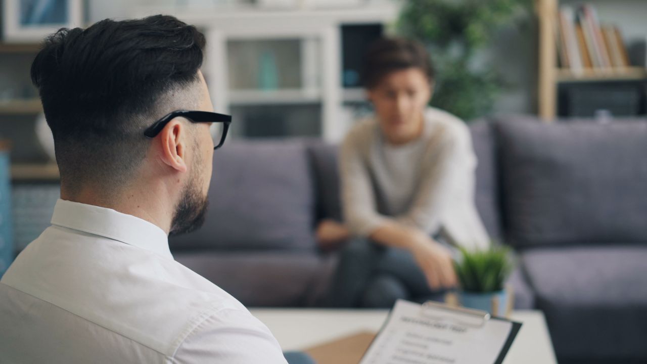 How much do therapists make in California?