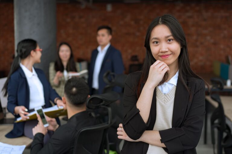 How to Become a Human Resources Manager: Steps and Skills