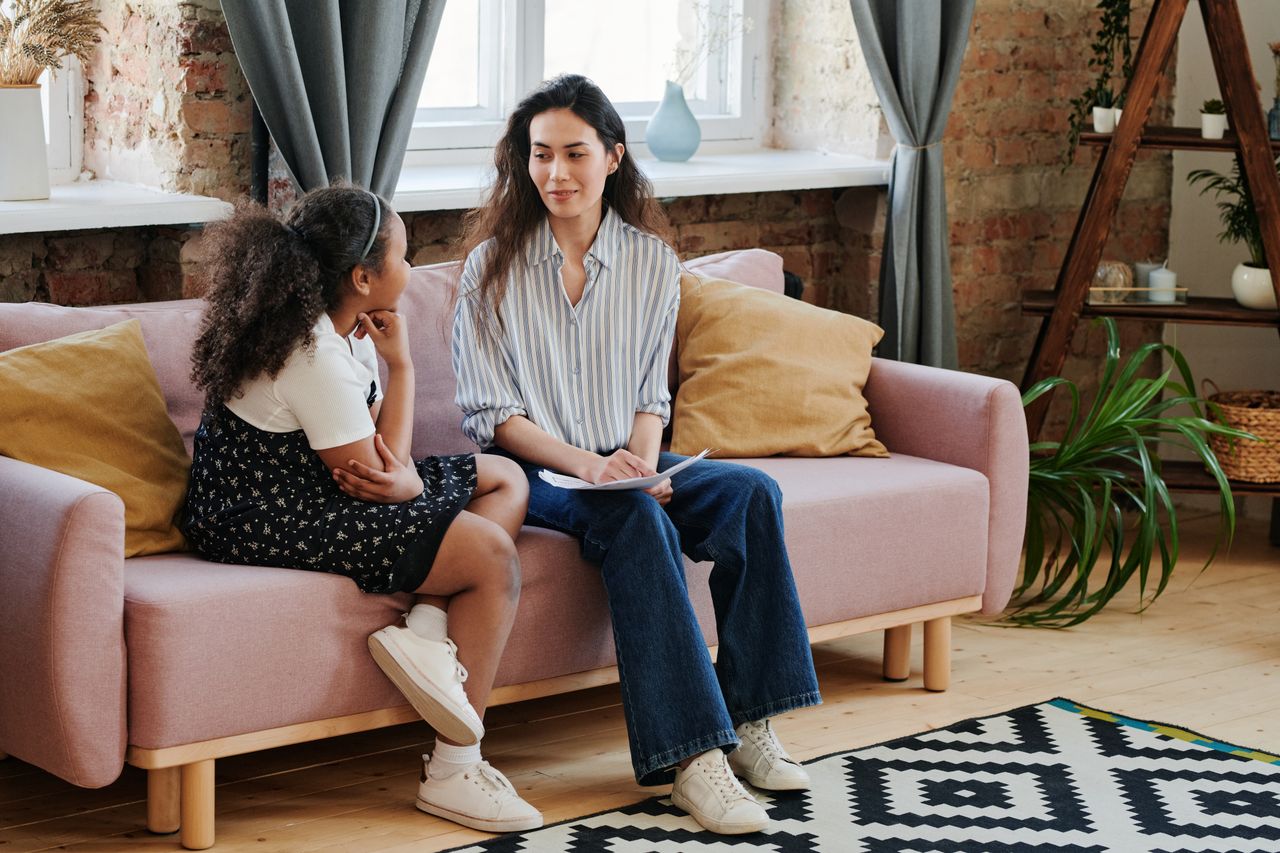 How to become a school social worker